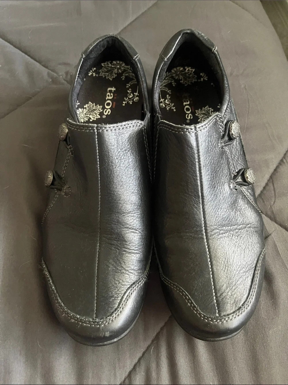 Taos Footwear Black Leather Slip-On Loafers